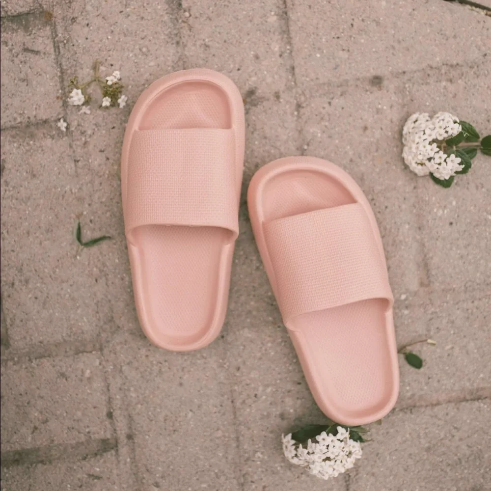 Pillow Slides Slippers Thick Sole Sandals in‎ pink